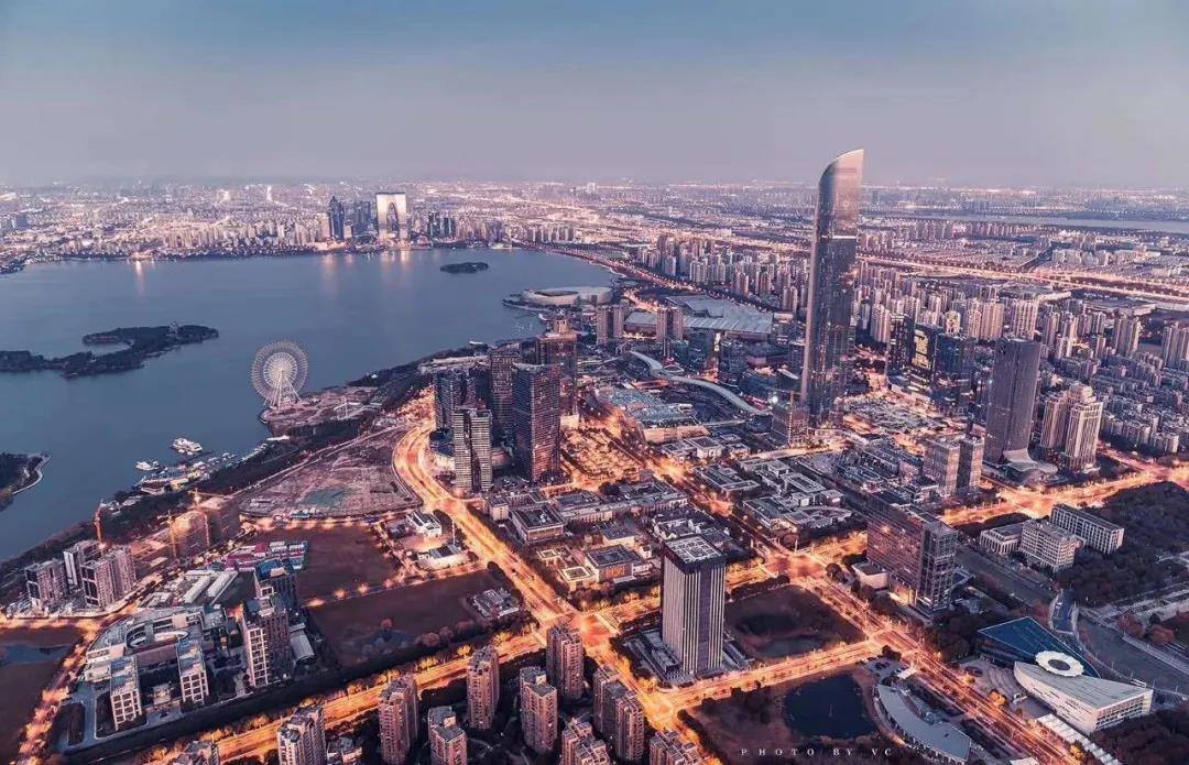 落实政策 利企惠民——园区管委会领导莅临lehu88乐虎国际进行政策解读