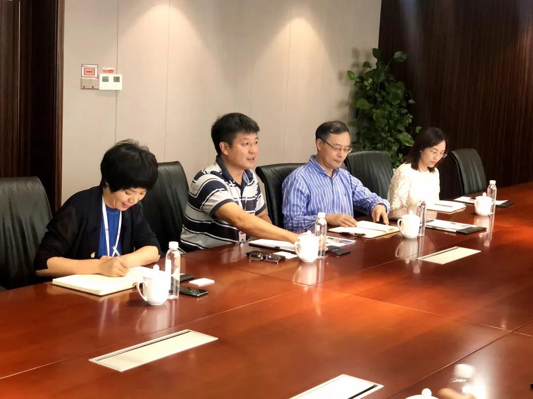落实政策 利企惠民——园区管委会领导莅临lehu88乐虎国际进行政策解读