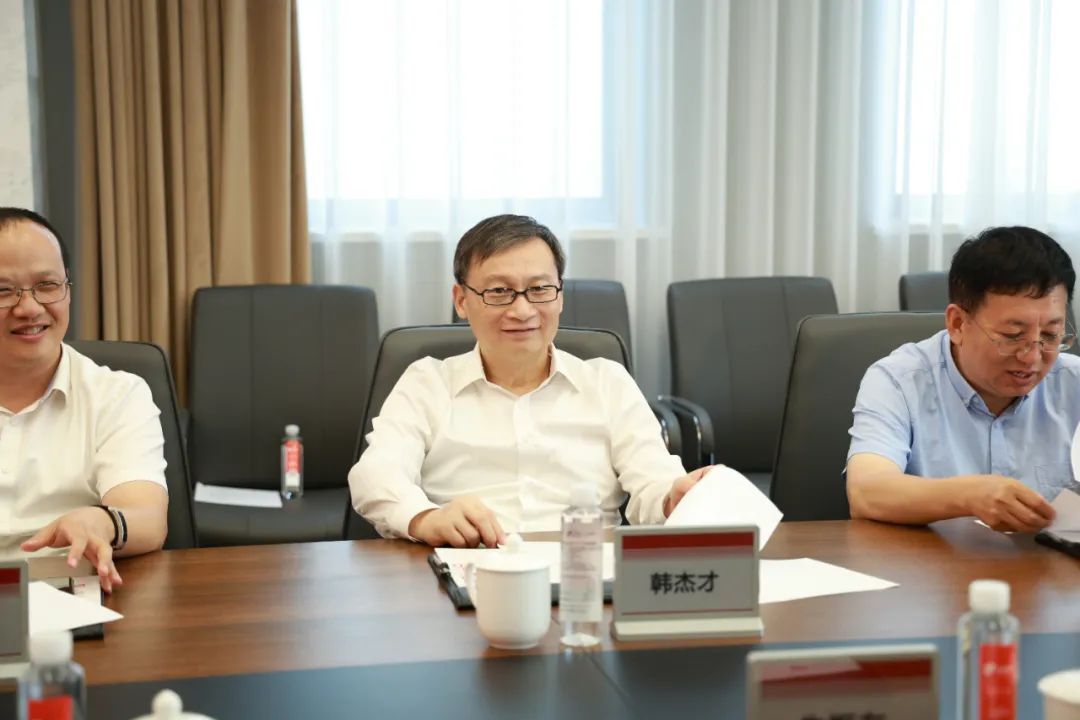 中国科学院院士、哈尔滨工业大学校长韩杰才一行莅临lehu88乐虎国际考察指导