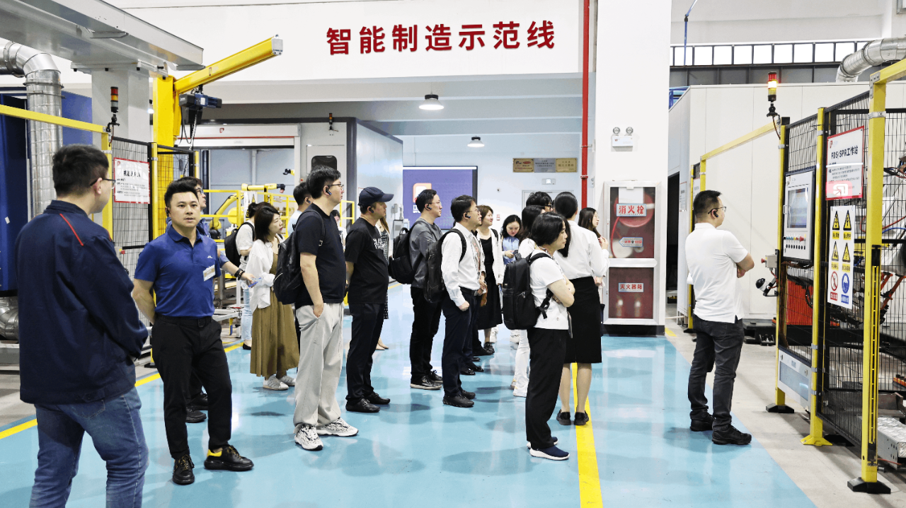 中欧国际工商学院EMBA2022级国内实境课程走进lehu88乐虎国际